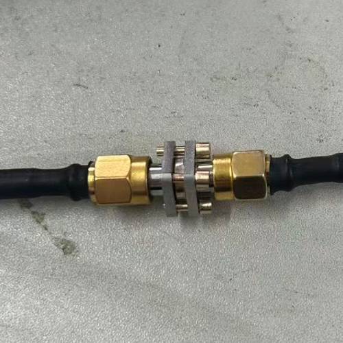 Connections between RF filters and connectors