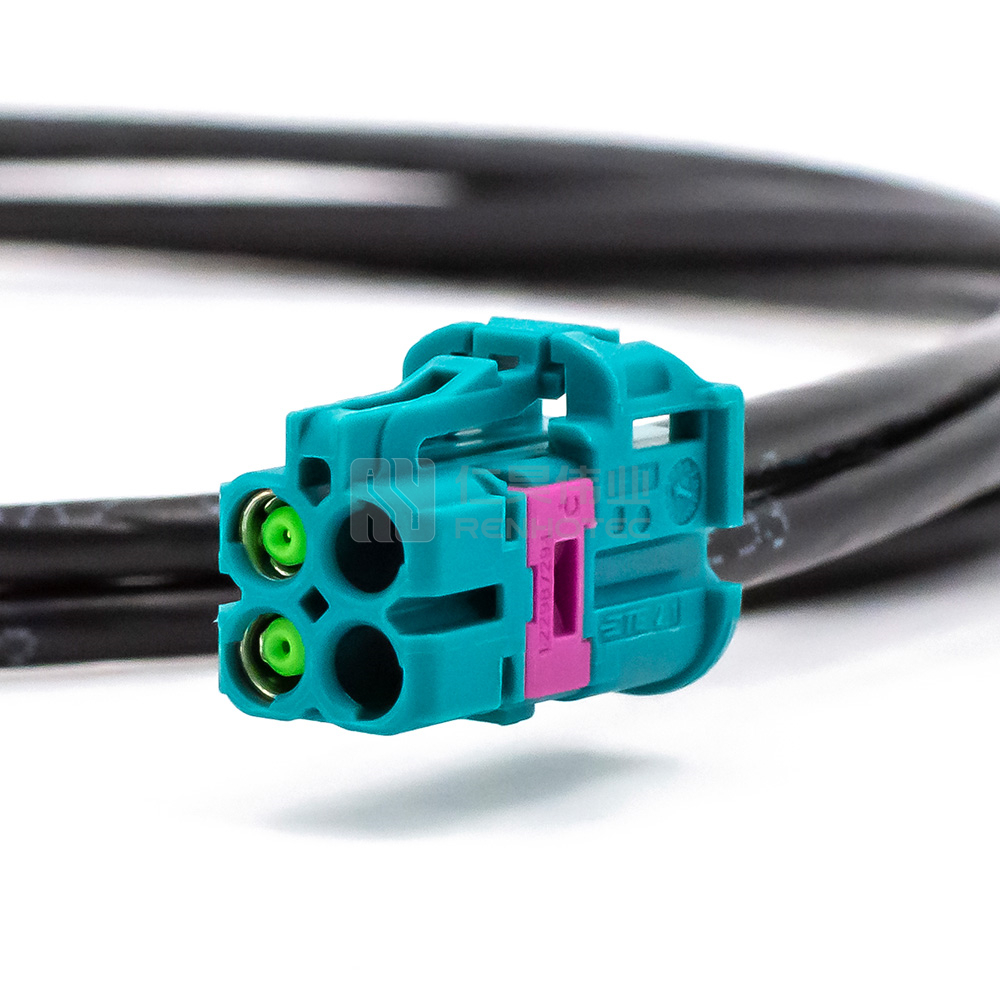 MATE-AX Four Port Female to Dual Female Connector with Cable - Image 3